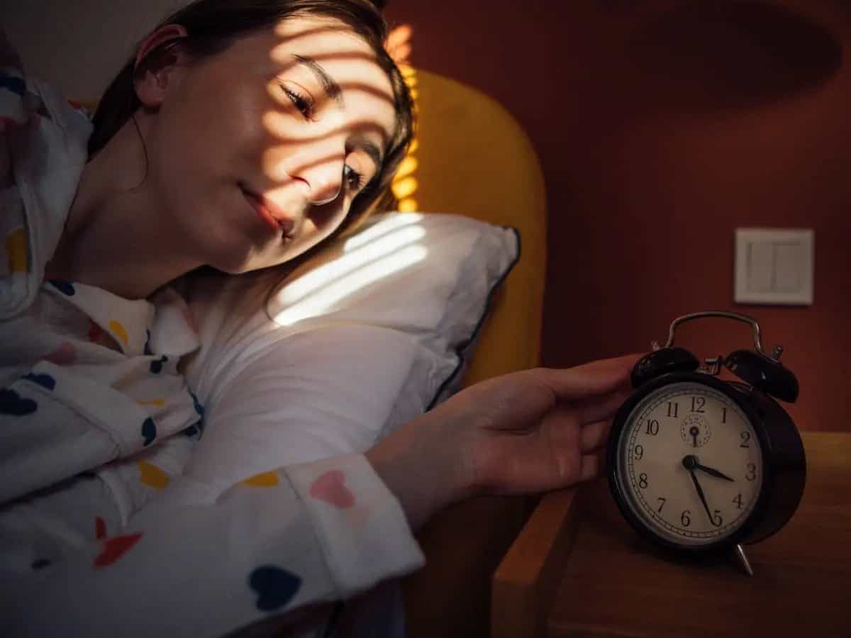 Dormire fino a tardi fa bene alla salute mentale degli adolescenti