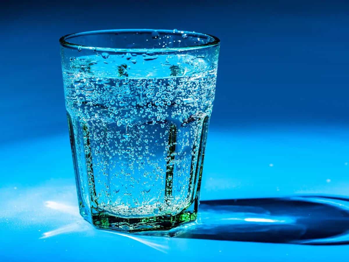 L’acqua frizzante ha effetti positivi sull’organismo