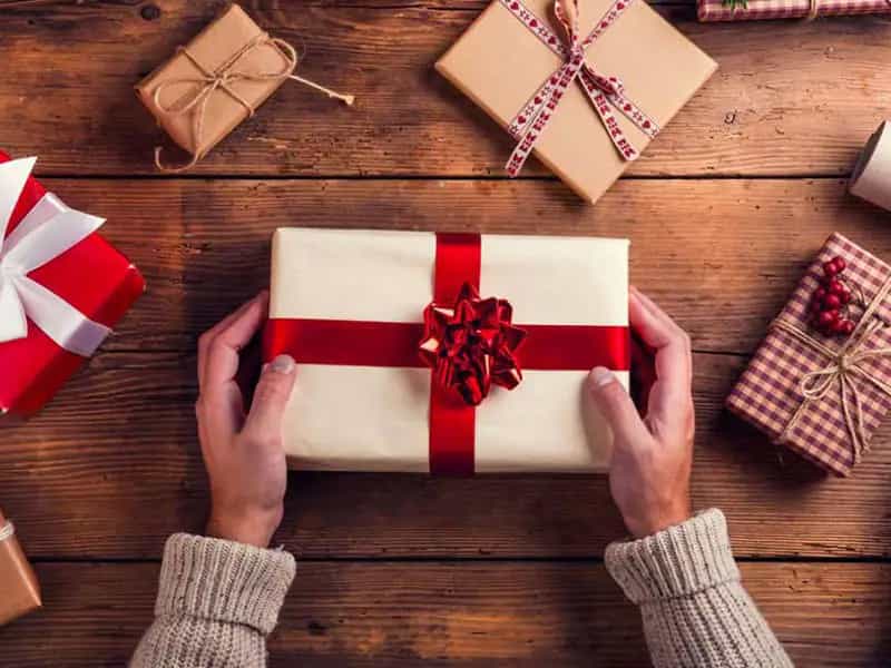 confezionare regali carta riciclabile