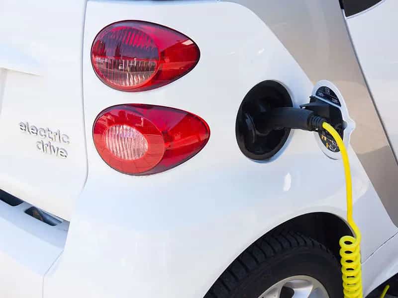 auto elettrica industria petrolifera