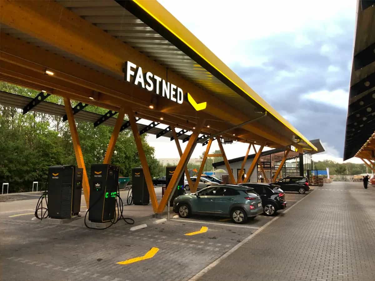 Stazione ricarica auto elettriche