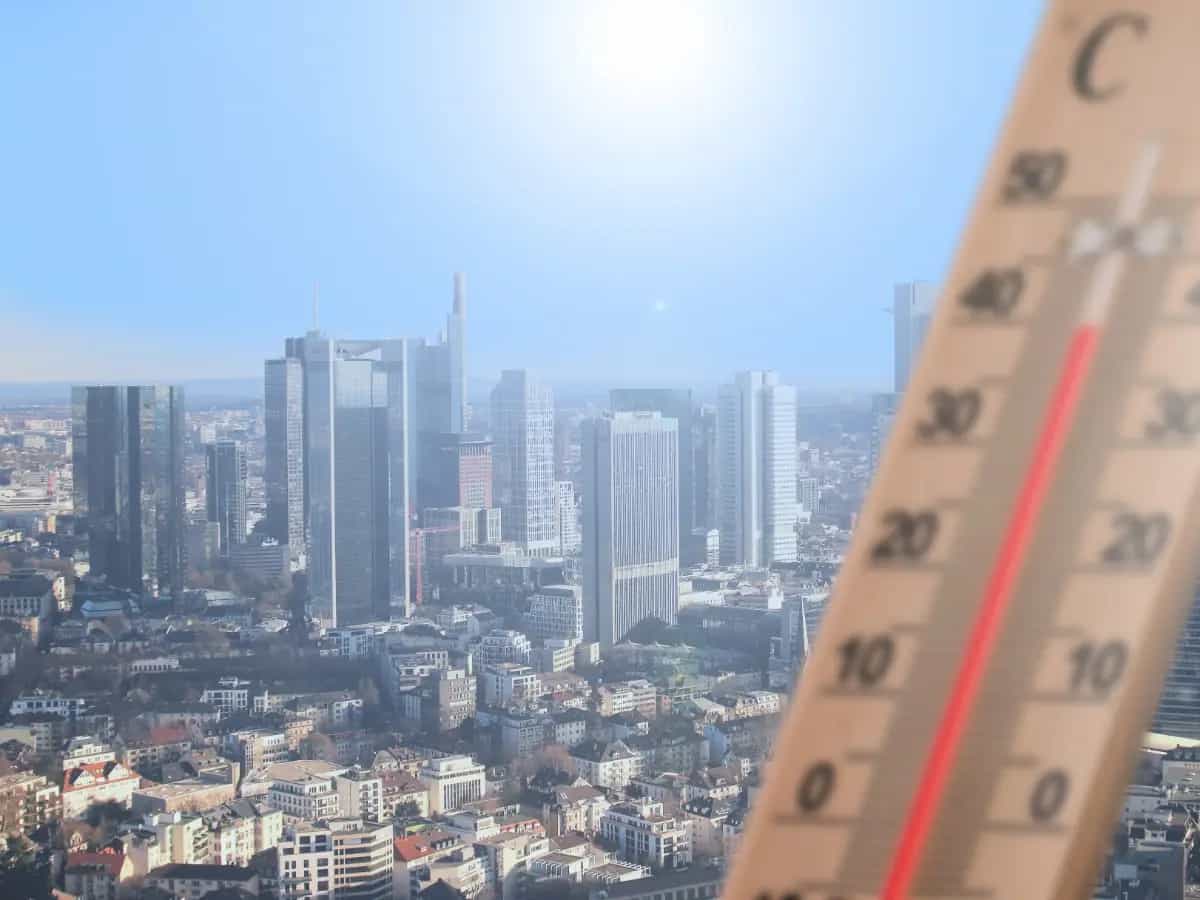 Per capire come si vivrebbe in città con 4° in più non bastano gli attuali modelli matematici e proiezioni sulla temperatura, ma bisogna prendere in considerazione altri elementi che la influenzano nelle aree urbane