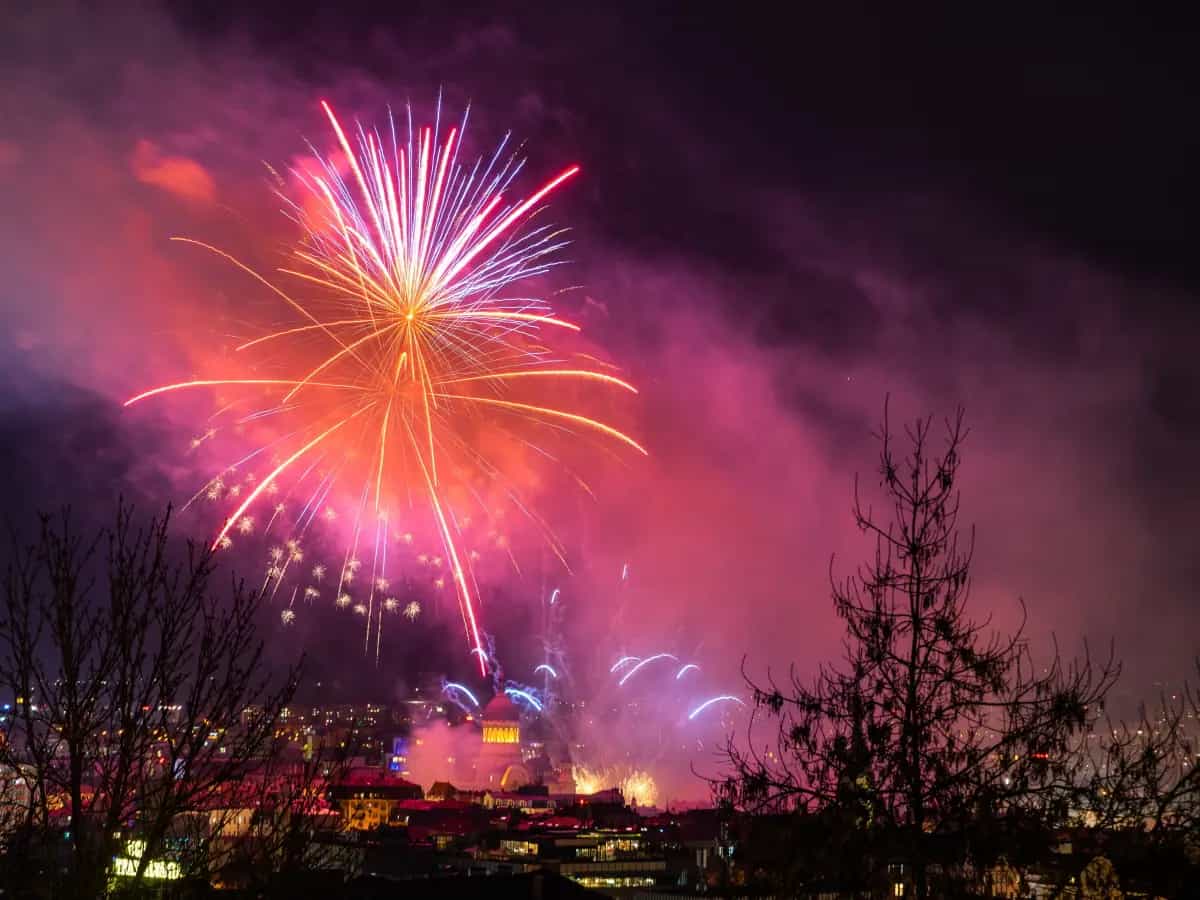 cosa rilasciano fuochi artificio