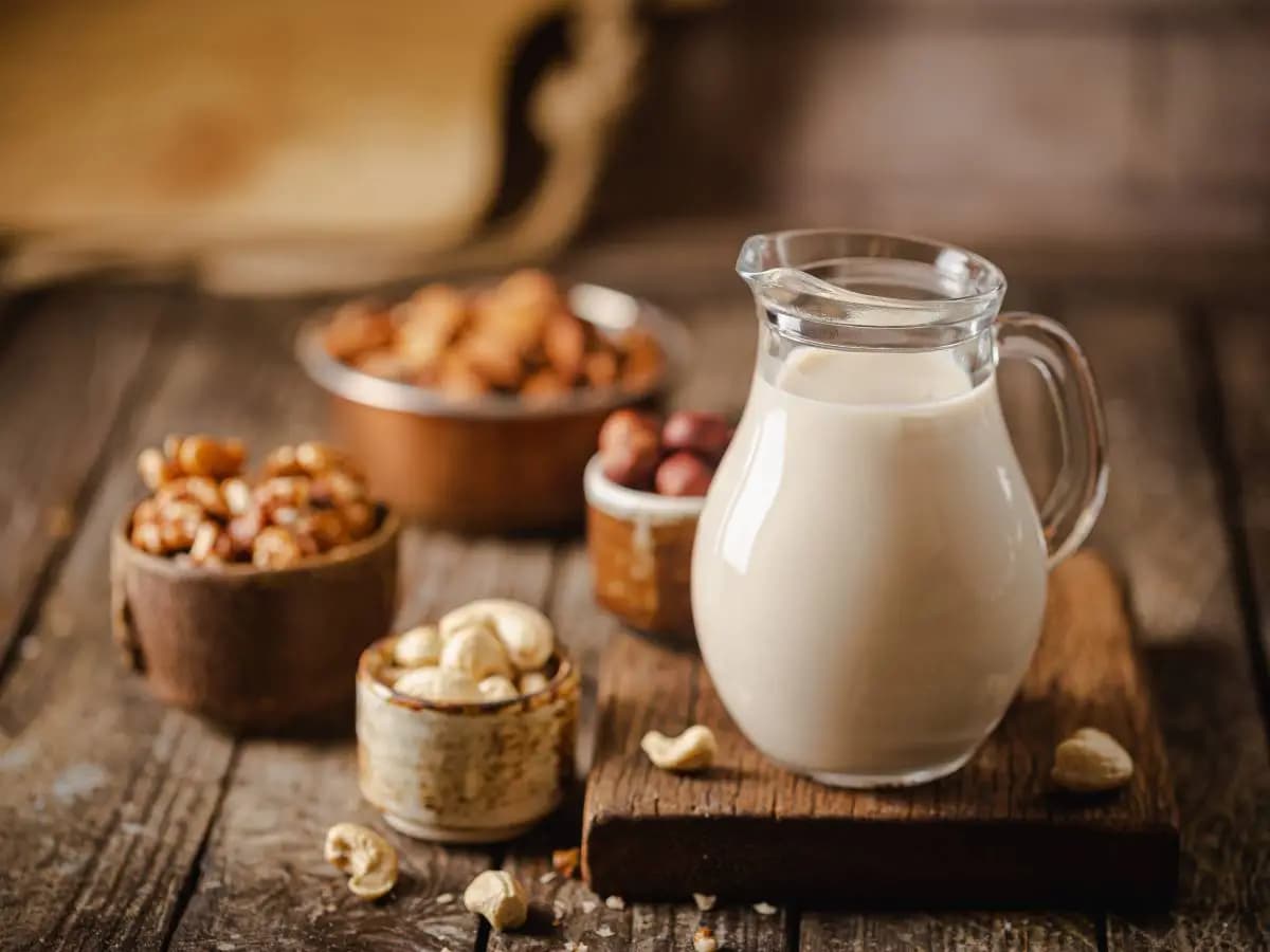 Latte di noci: proprietà e benefici