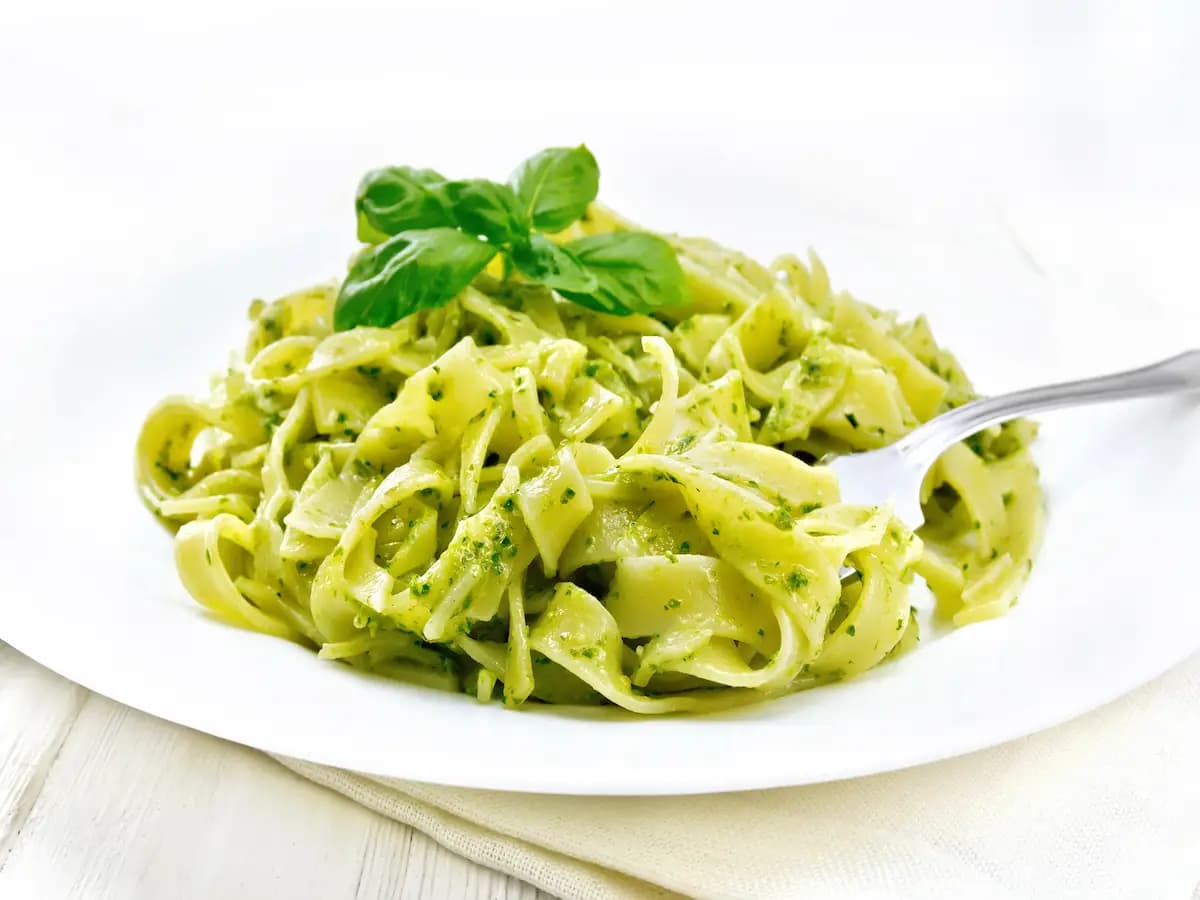 Picagge liguri, la ricetta della pasta all'uovo con il pesto