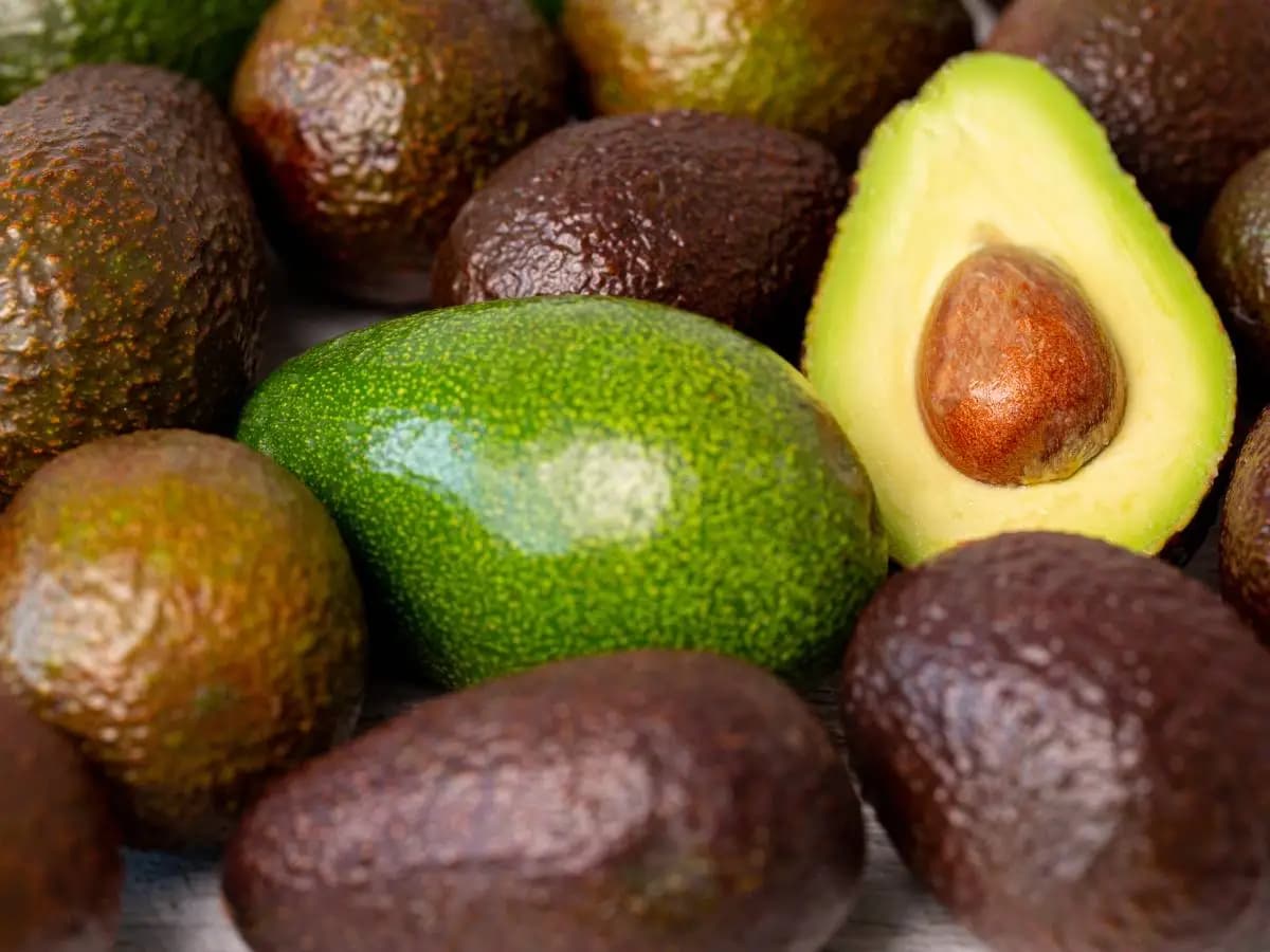 Come riconoscere un avocado maturo