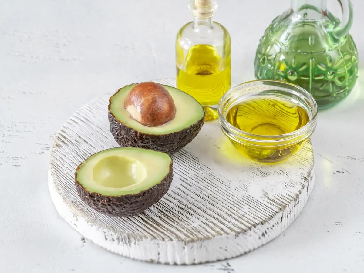 Olio di avocado: i benefici e quali sono i suoi usi